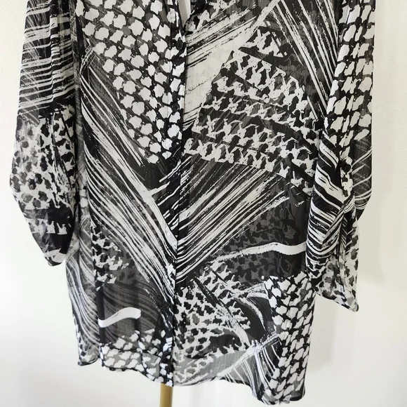 Chicos 3 Roll Tab Sleeve Button Front Blouse Semi Sheer Womens Size XL White NWT - Picture 3 of 8